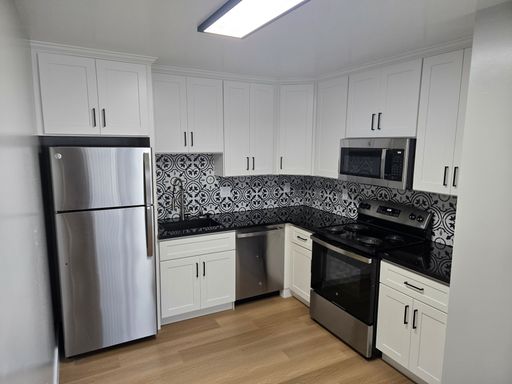 Experience Urban Comfort in our Charming Two-Bedroom Apartments at Parkwest – photo 1