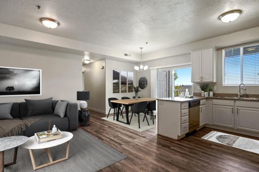 3 bedroom on the ground level- Super Rare! Hurry in before it is gone!