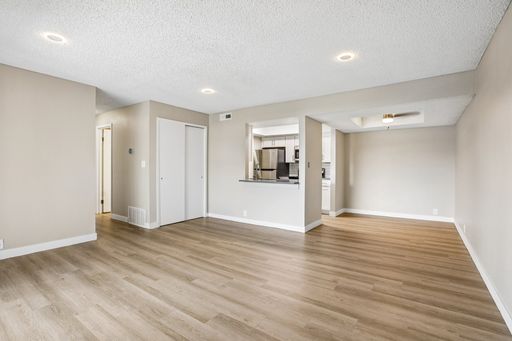 148 West Plumtree Lane, #24J – photo 1