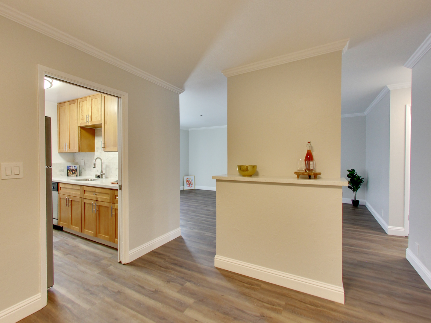 Oakland Apartment: 378 Van Buren Ave