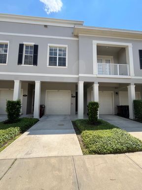 End unit town home in Baldwin Park! – photo 1