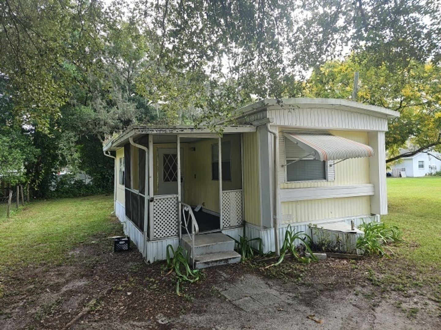 ZEPHYRHILLS House: 38723 CHARLES AVE