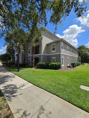 SPACIOUS 2 BEDROOM 2 BATH CONDO IN COURTNEY LANDING – photo 1