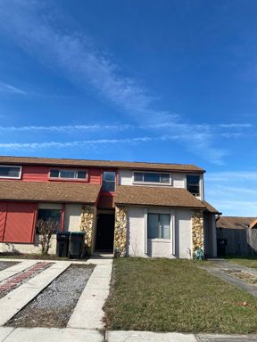 2 bedroom + loft, 2 bathroom townhome near UCF – photo 1