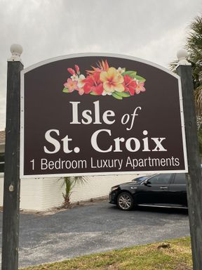 1 BEDROOM 1 BATH UNIT WITH WASHER/DRYER CONNECTION – photo 1