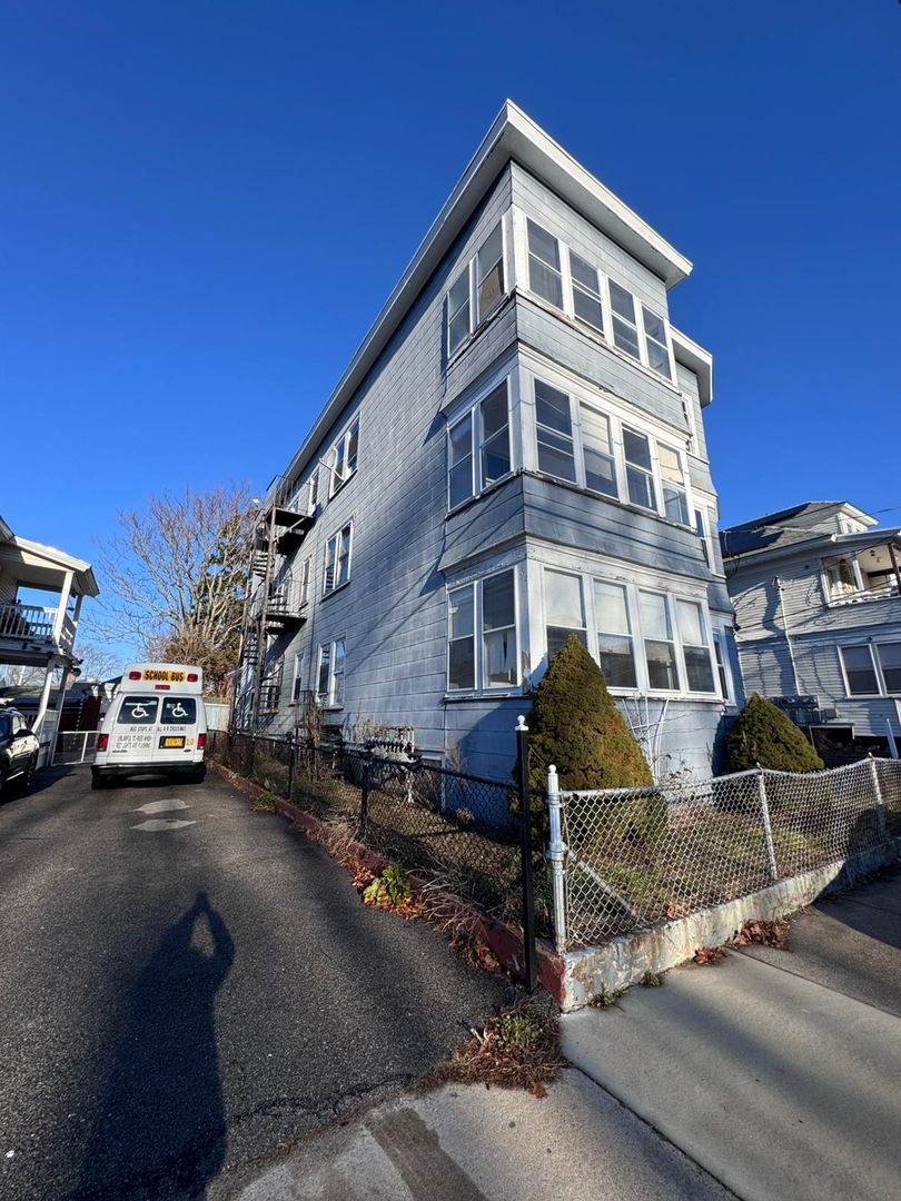 Lawrence Apartment: 79-81 Hawley Street