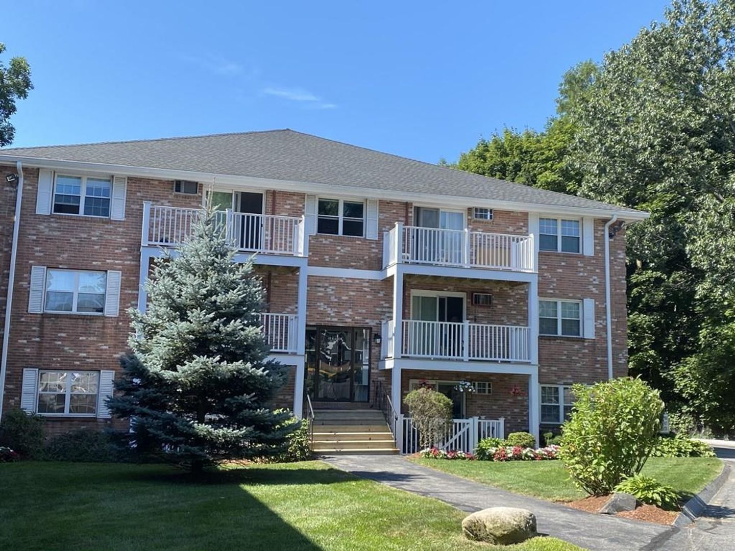 2 beds 1 bath Apartment