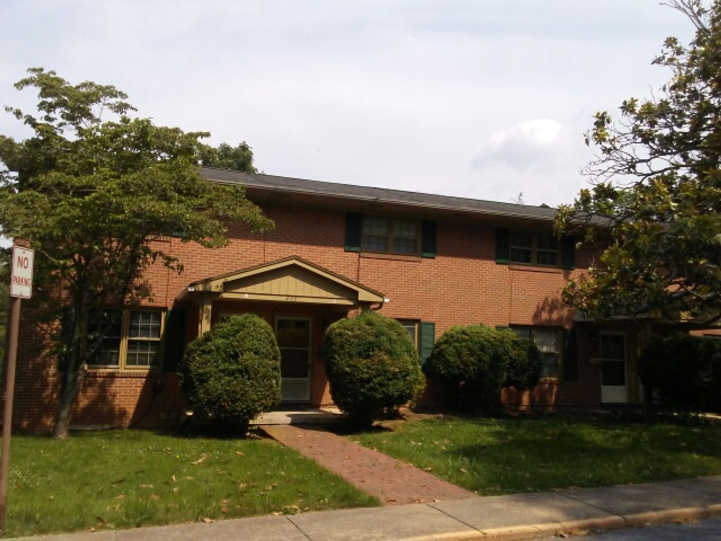 Lexington Apartment: 203 Myers Street