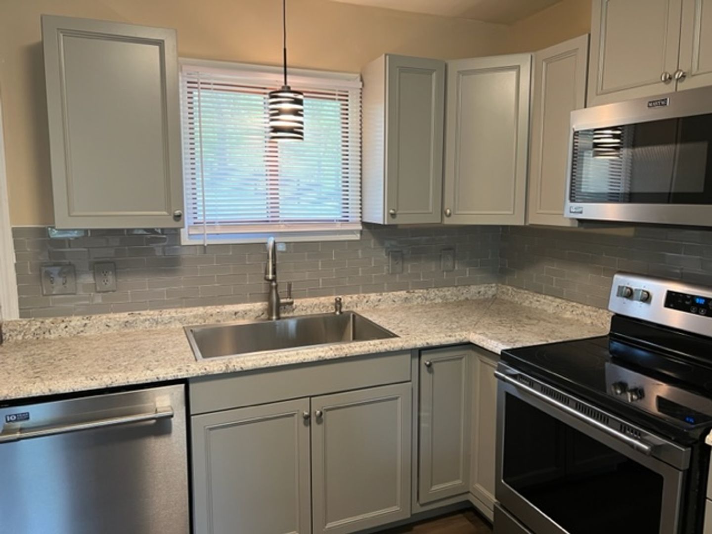 Lexington Apartment: 439 W Nelson Street