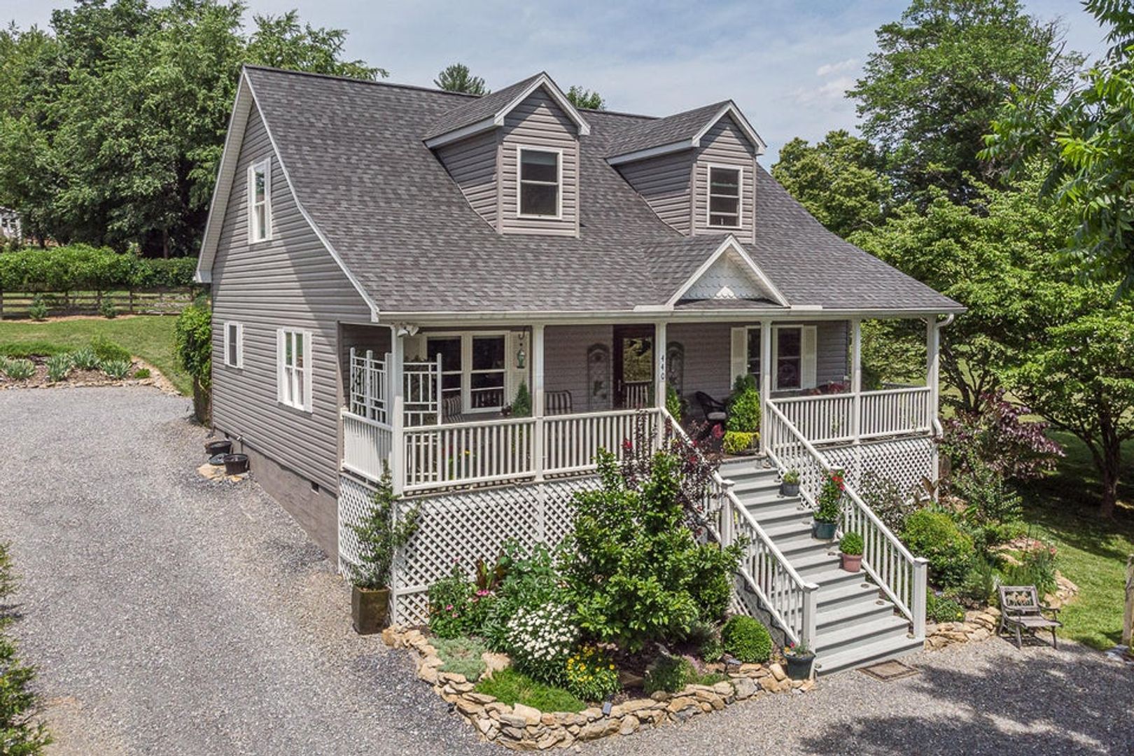 Lexington House: 440 Lime Kiln Road