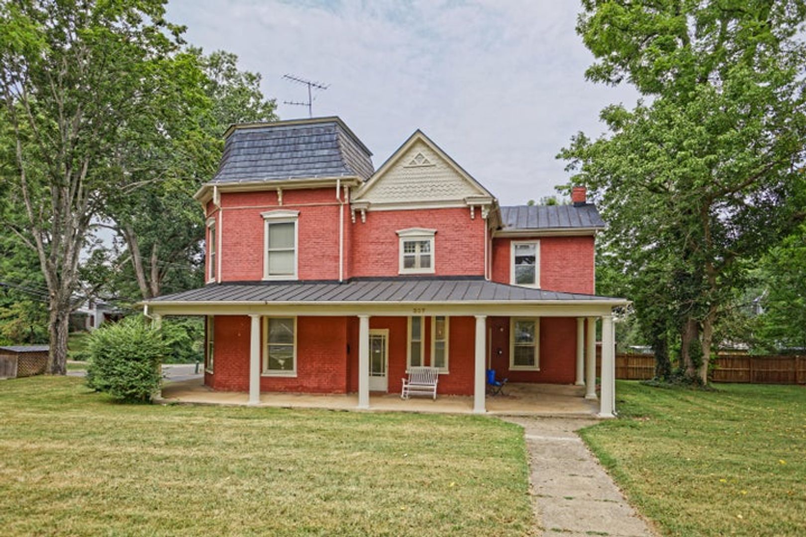 Lexington Apartment: 327 S. Main Street