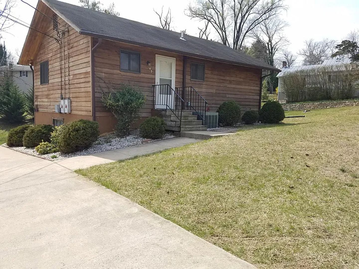 Lexington Apartment: 439 W Nelson Street