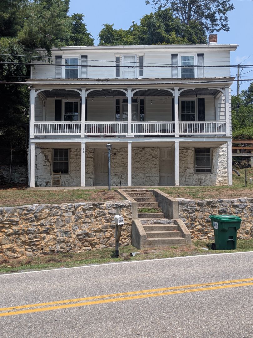 Lexington House: 32 Furrs Mill Rd.
