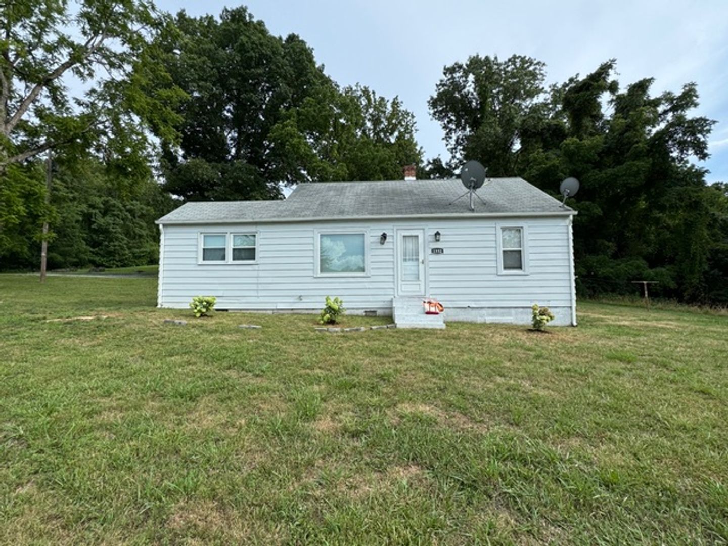 Glasgow House: 1333 Falling Spring Road