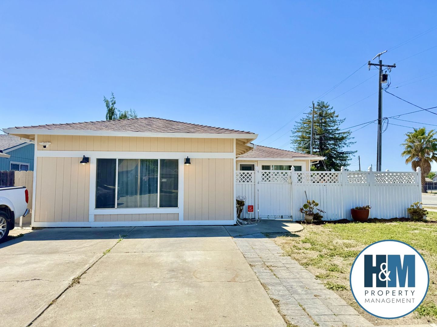 Hollister House: 12 Line St