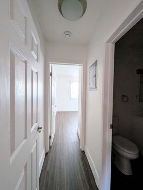 Upstairs Two Bedroom Apartment with Parking – photo 1