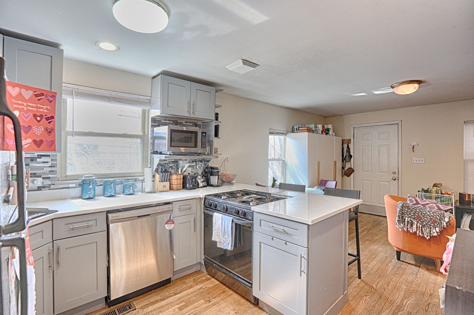 Chicago Apartment: 1657 N Maplewood Ave, #CH1R