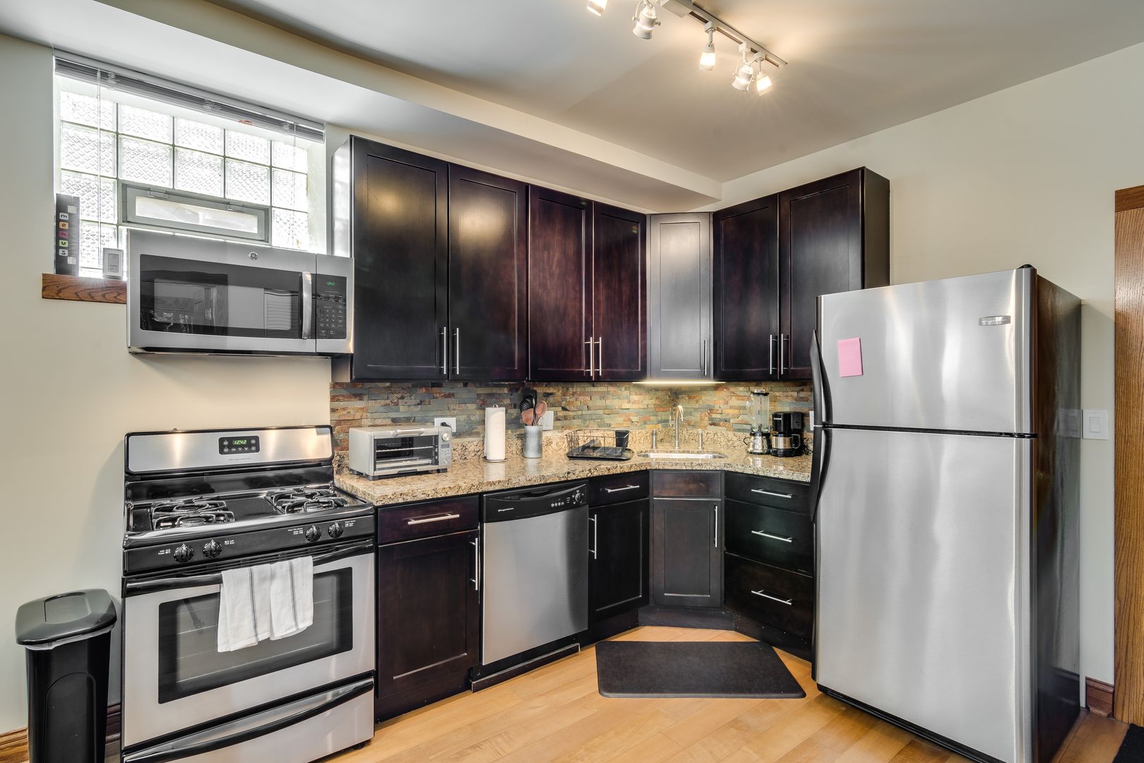 Chicago Apartment: 1914 N Wood St, #0