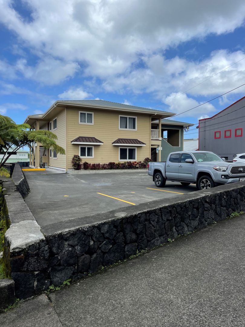 Hilo Apartment: 621 Kinoole St
