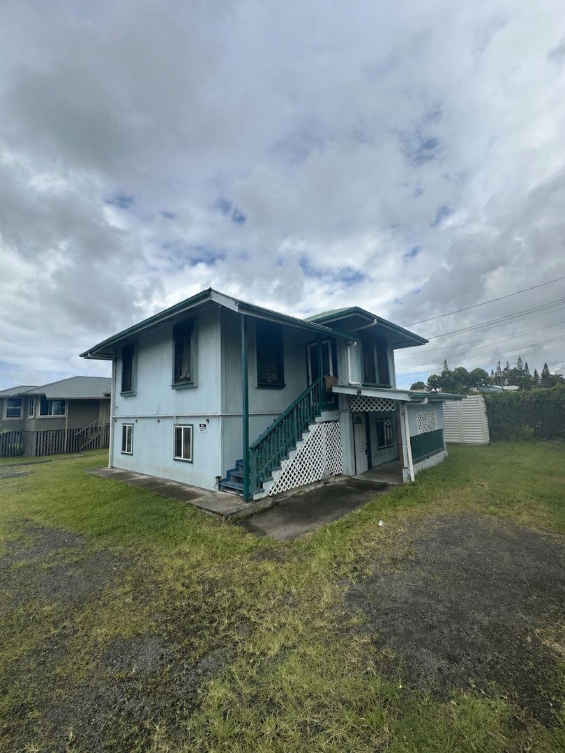 Hilo House: 1521-B Kinoole St.