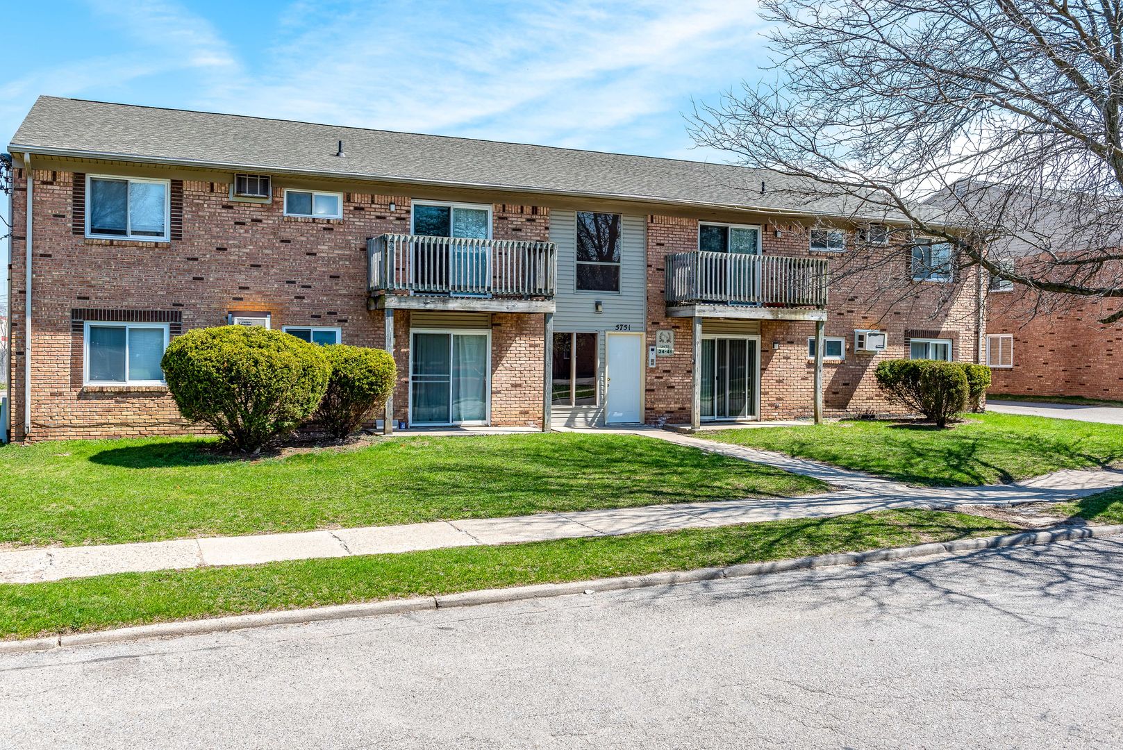 Lansing Apartment: 737 Louisa Street