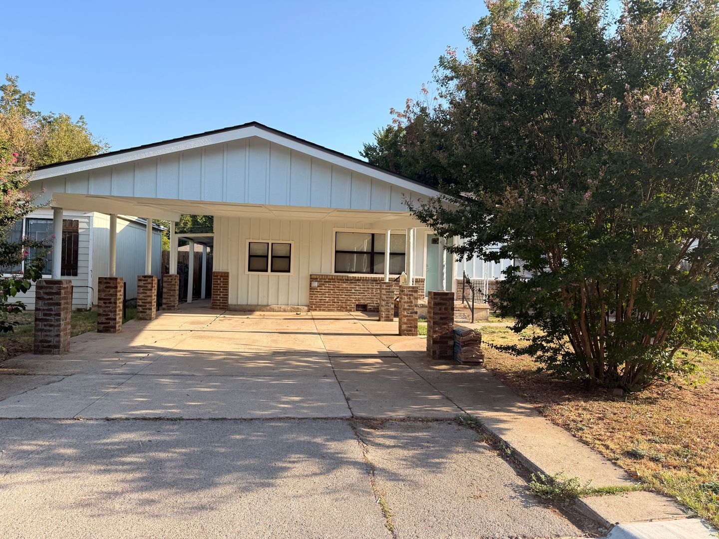 Lawton House: 1413 NW Andrews