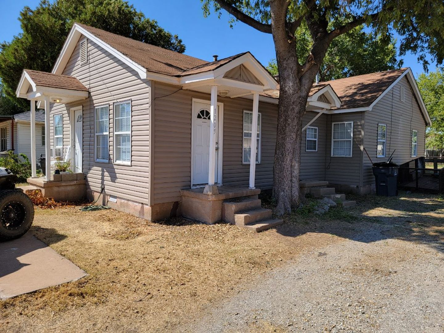 Lawton Apartment: 1205 NW Taft AVe