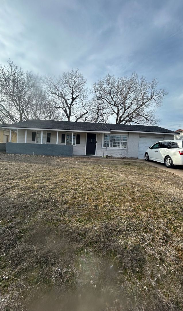 Lawton House: 2804 NW Ozmun