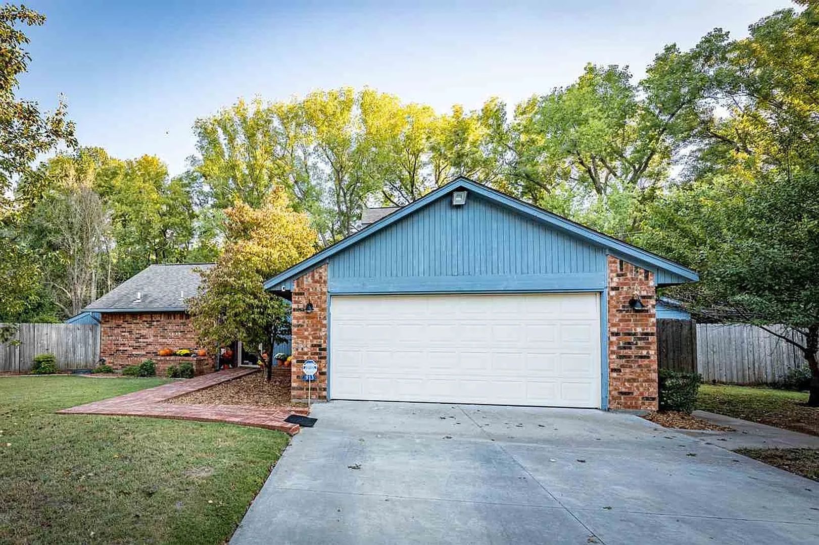 Lawton House: 913 NE Bob White