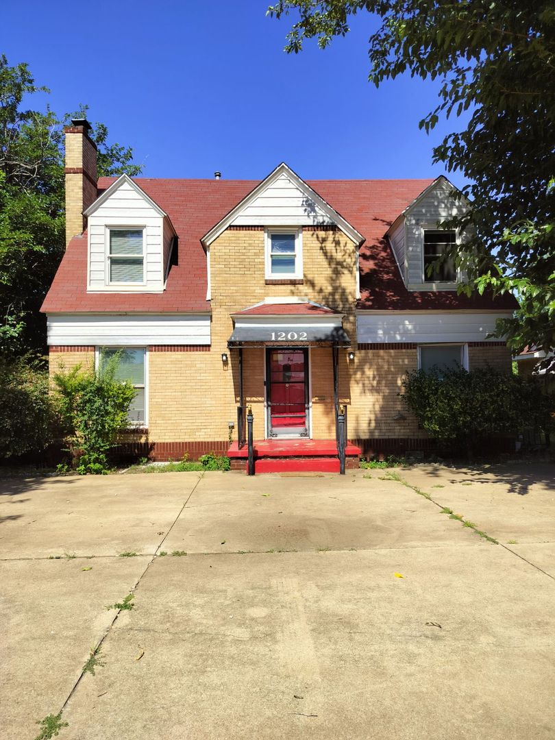 Lawton House: 1202 Northwest Fort Sill Boulevard