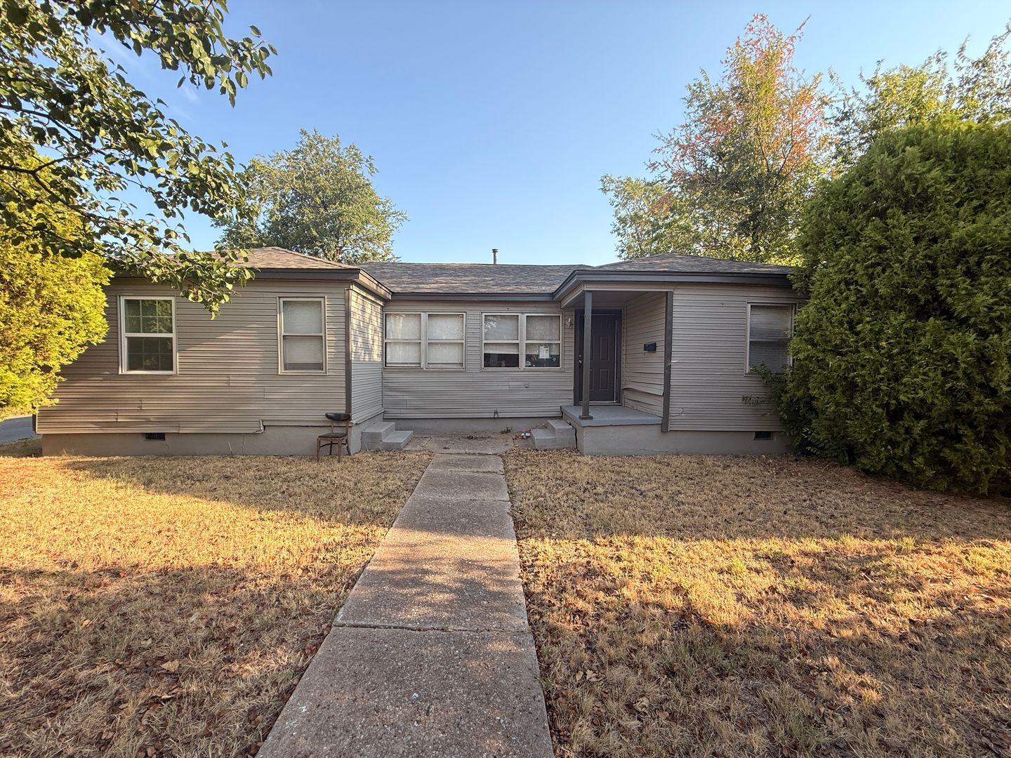 Lawton House: 1529 NW Smith