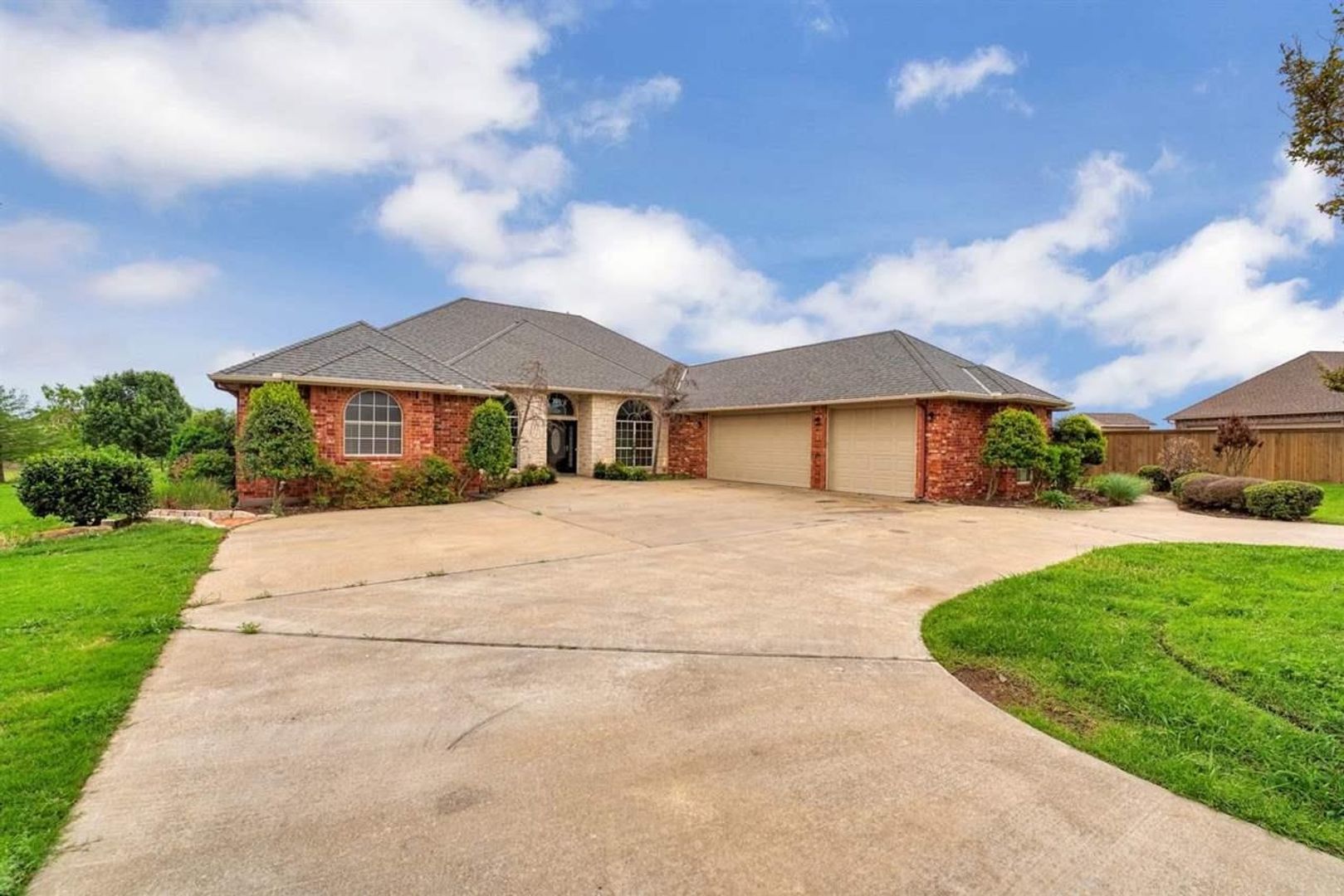 Lawton House: 38 Sandy Trail Lane