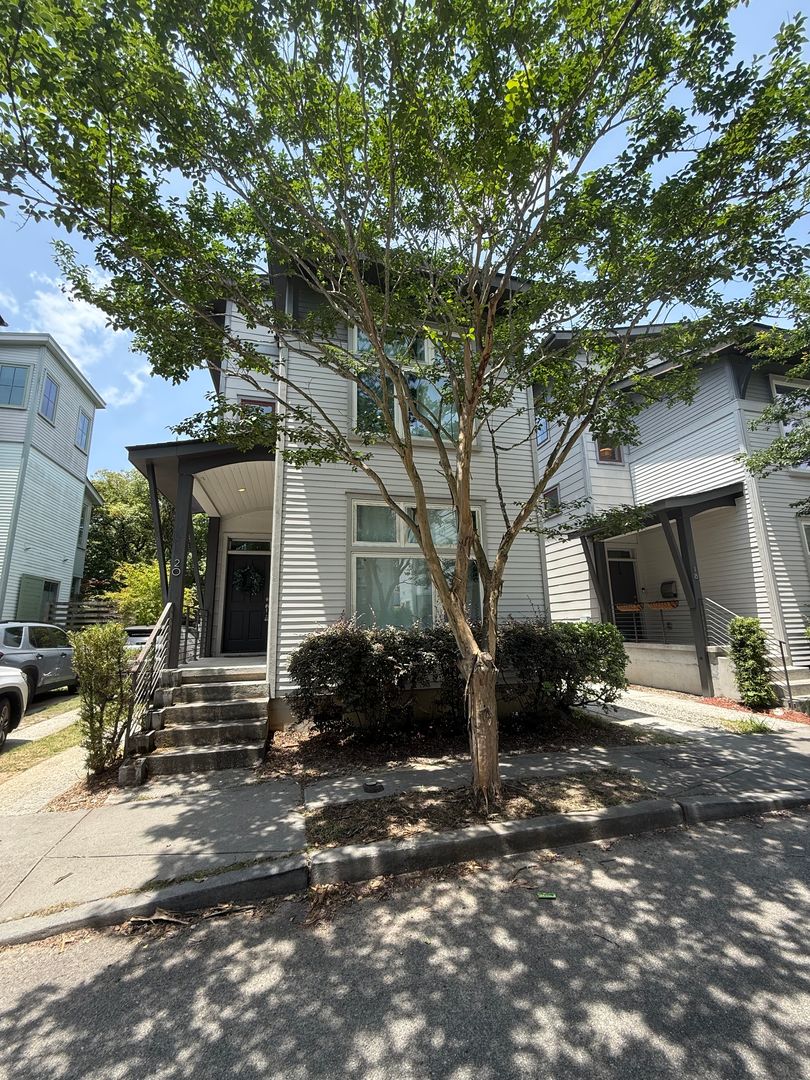 Charleston House: 20 Fields Place