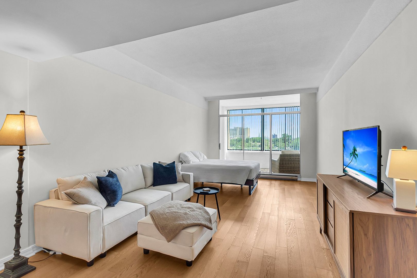 Charleston House: 14 Lockwood Dr Apt #2A