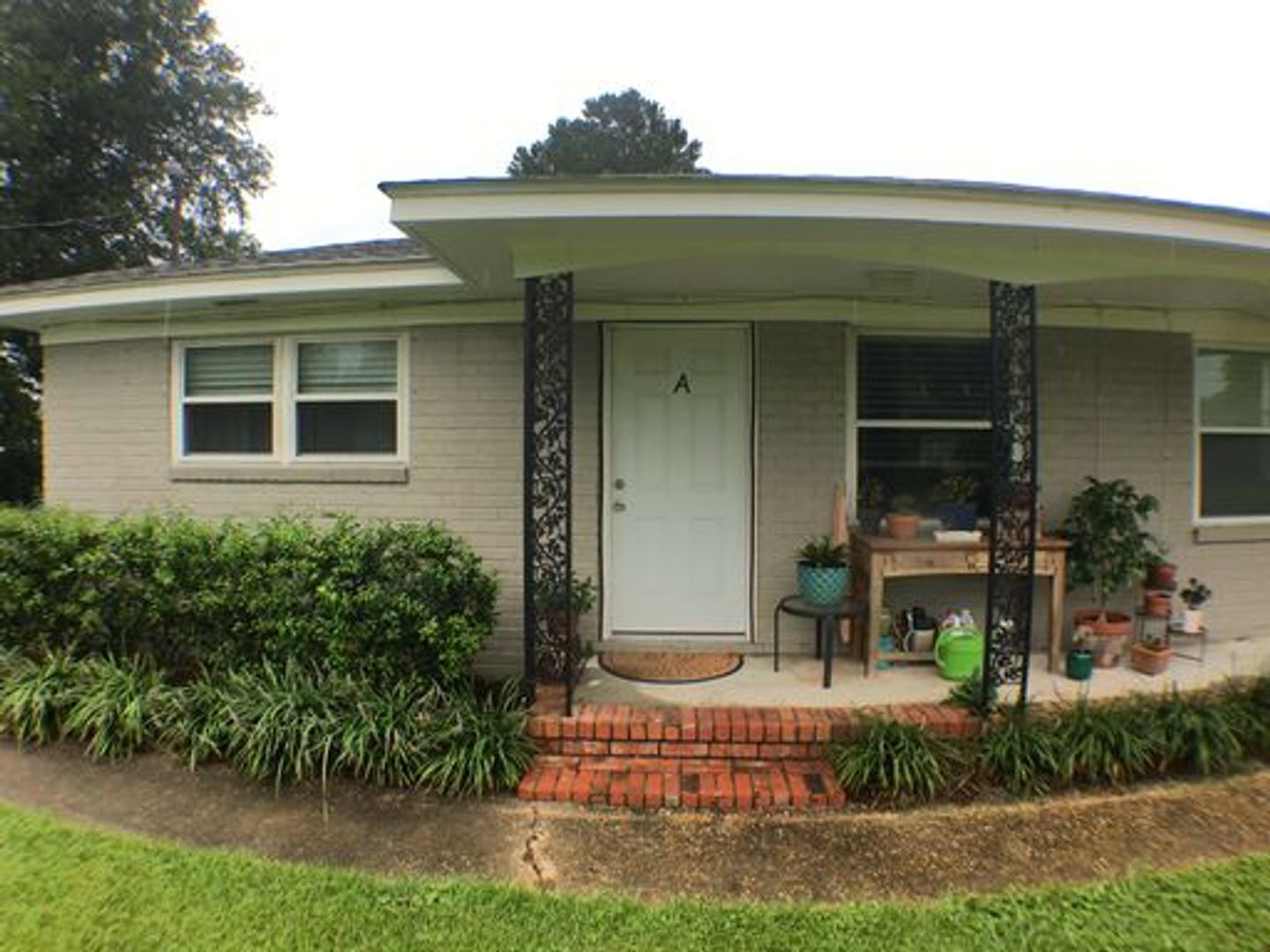 Charleston Apartment: 1556 Kemper Avenue Unit A