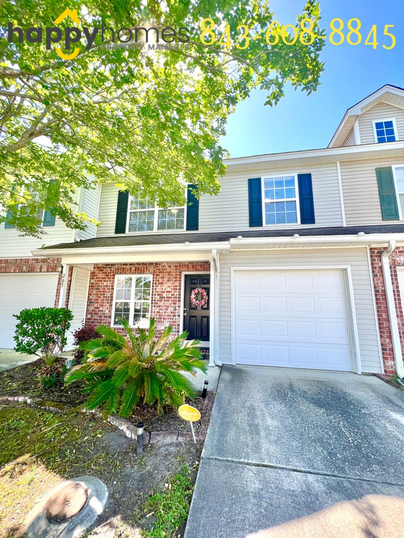 Goose Creek House: 205 Jackson Street