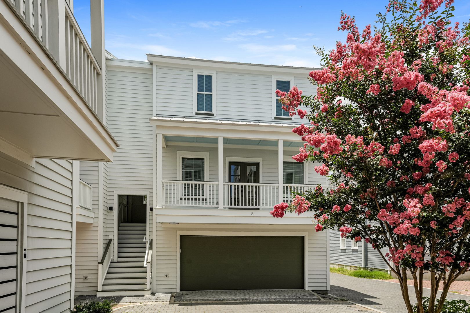 Charleston House: 5 Iron Forge Alley