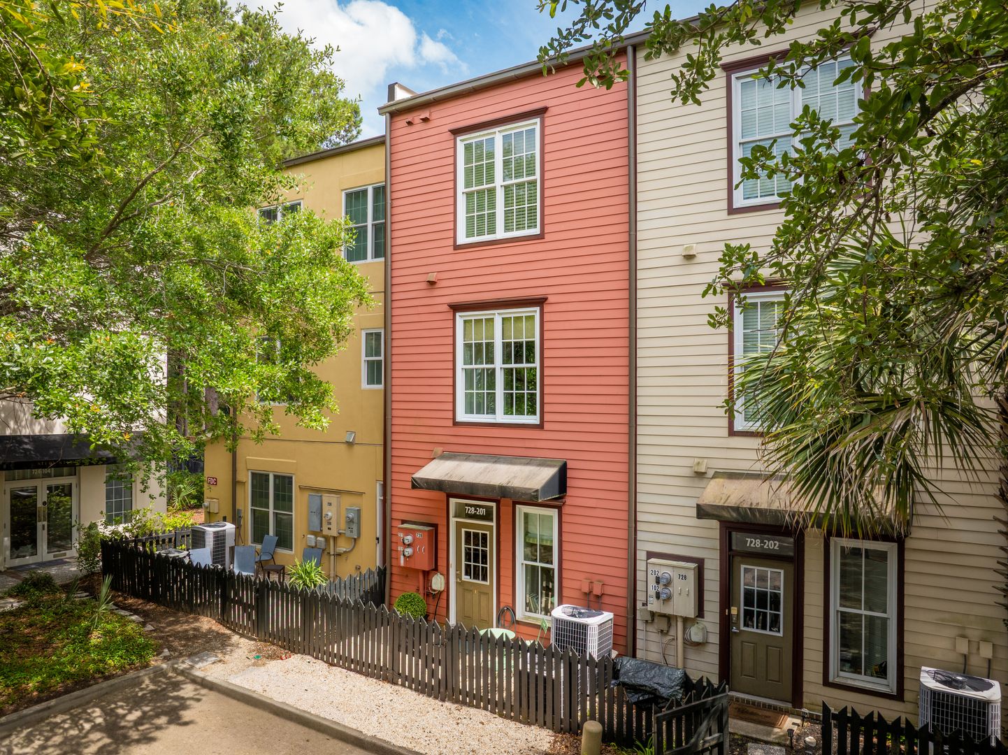 Mount Pleasant House: 728 South Shelmore Blvd Unit 201