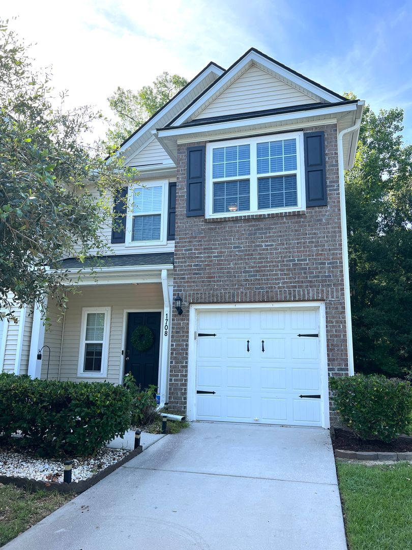 Charleston House: 1708 Restoration Court