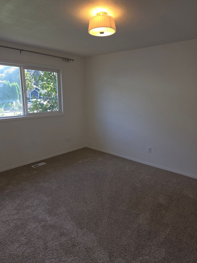 Mosqueda 702 E Spokane Ave. 8 of 8