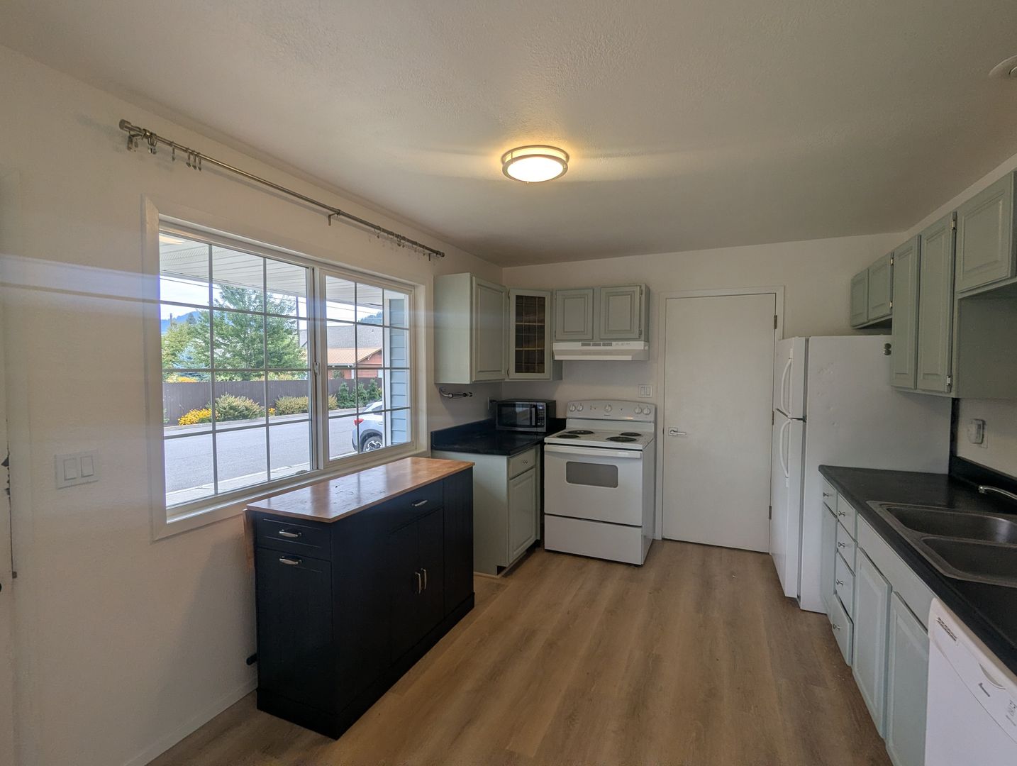 Mosqueda 702 E Spokane Ave. 3 of 8