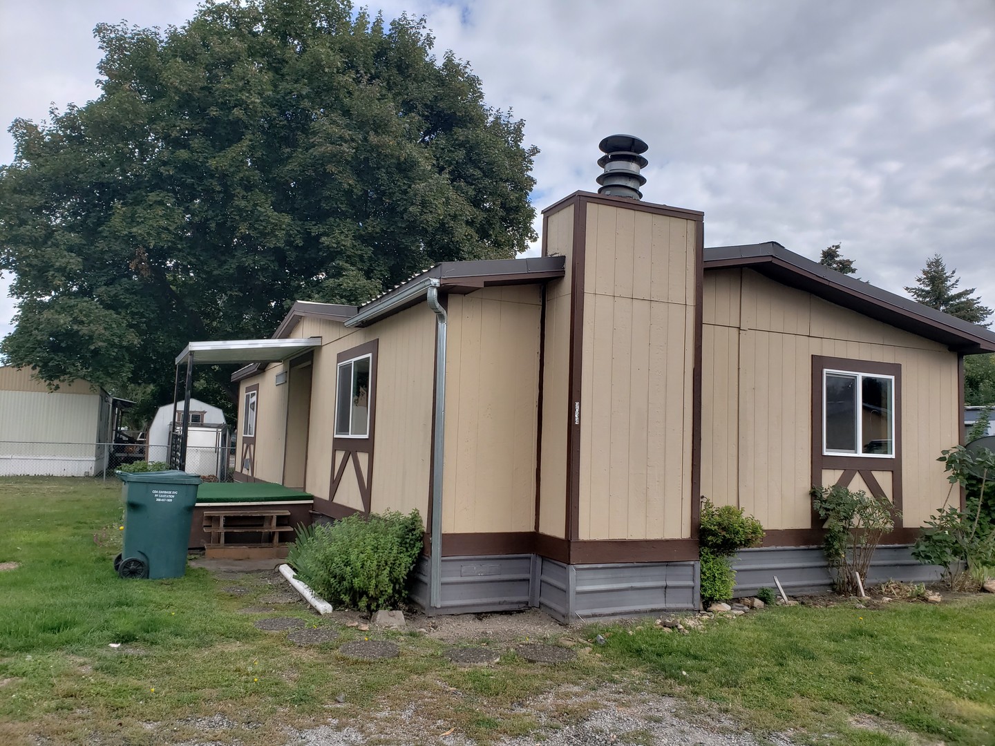 Hayden Apartment: N. Neufeld Rd.