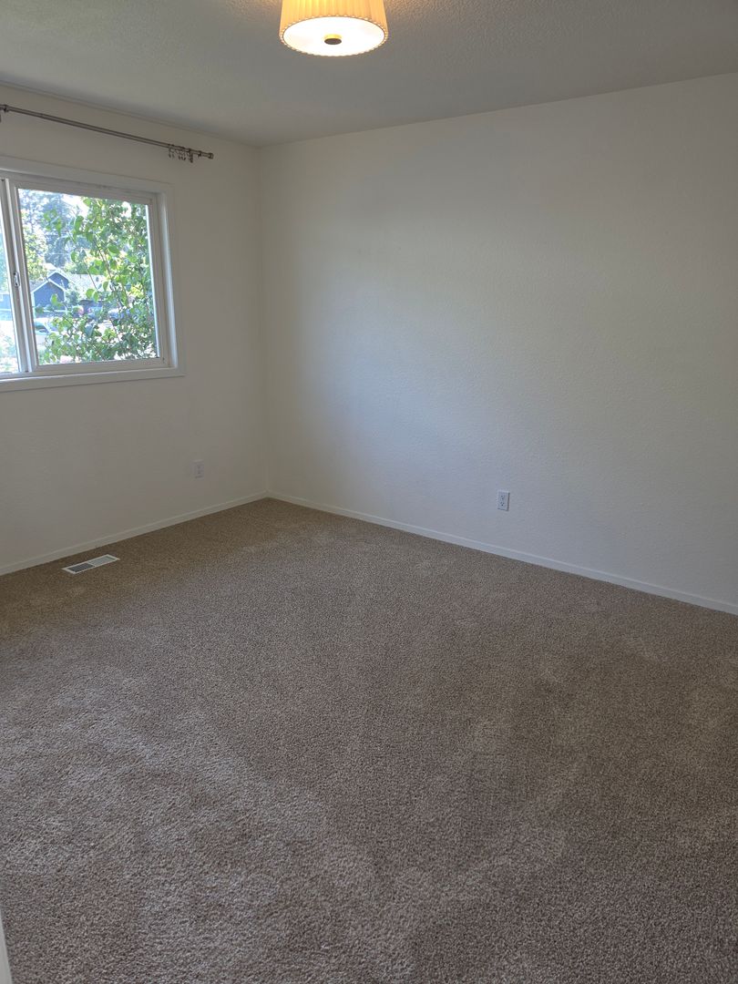 Mosqueda 702 E Spokane Ave. 6 of 8