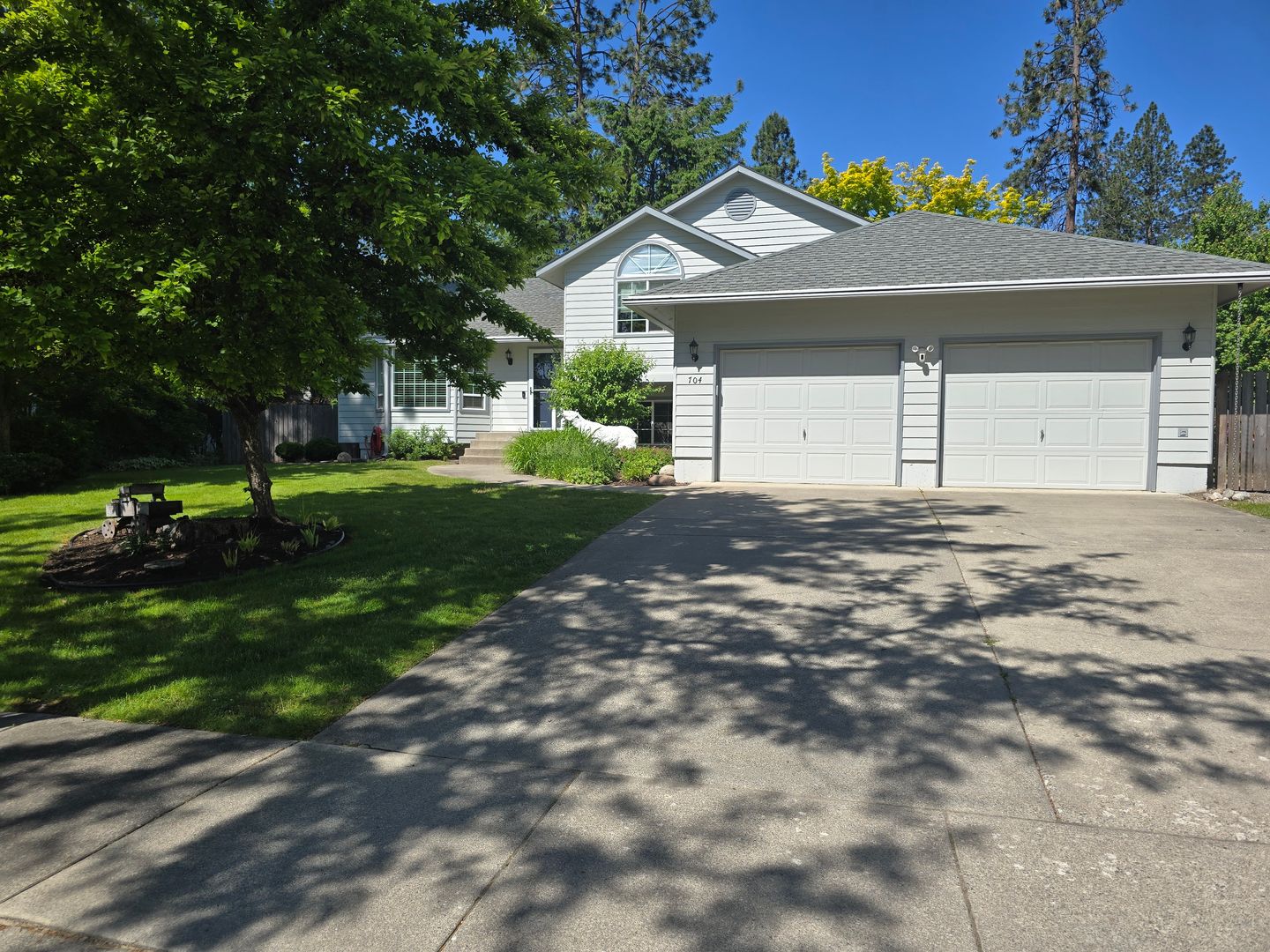 Post Falls House: 704 S. Shoreline Ct