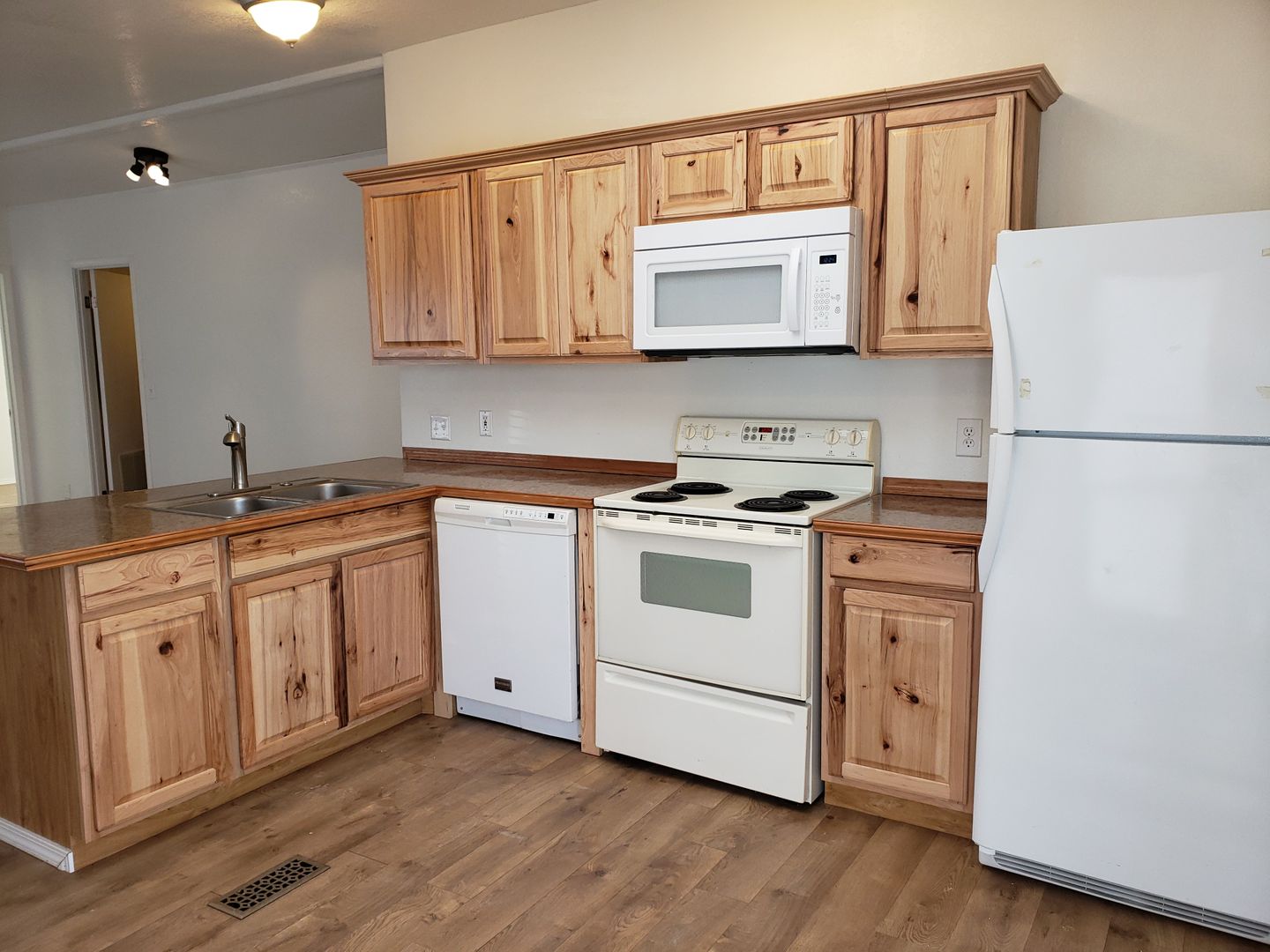 Hayden House: 8946 N. Neufeld Rd.