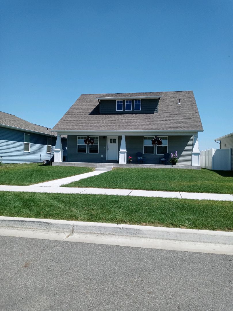 Post Falls House: 8912 N. Spokane Street