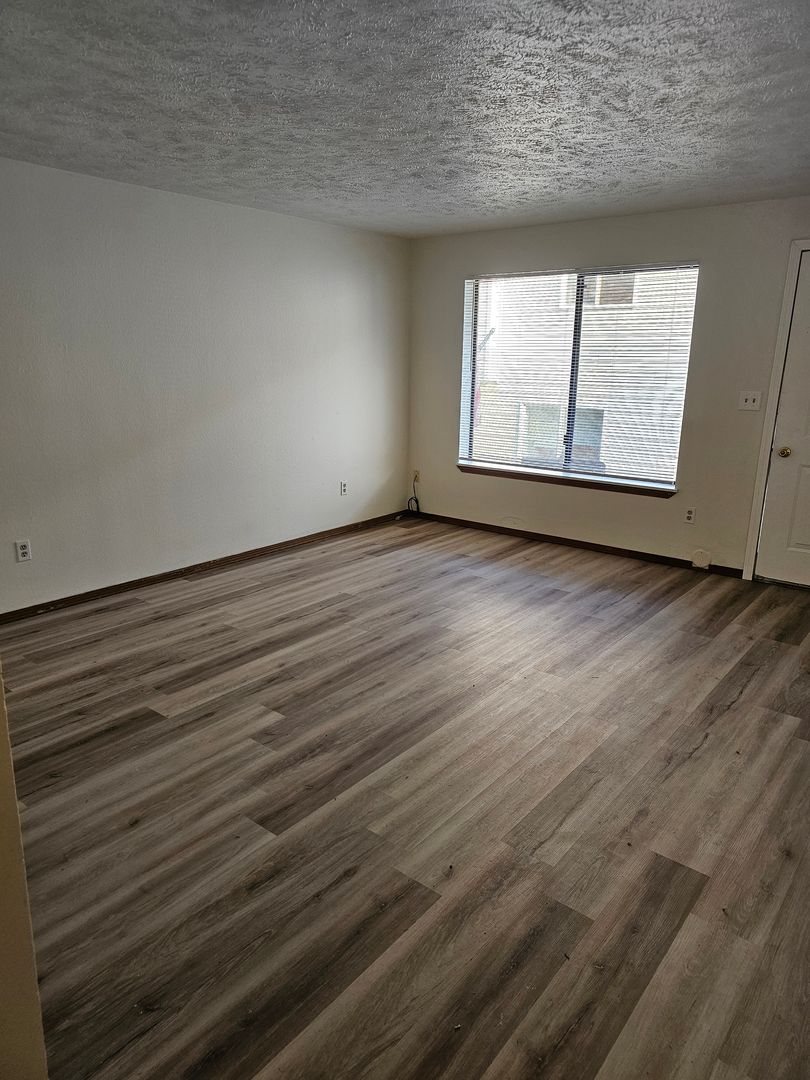 Coeur d'Alene Apartment: 911-913 E. Spruce Avenue