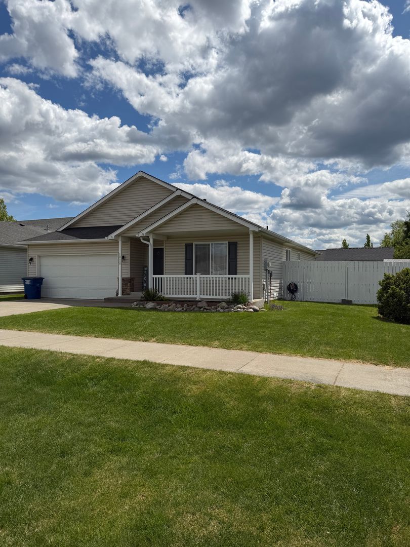 Post Falls House: 1958 E. Wagon Trail Loop