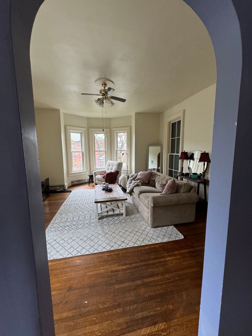 Bellefonte Apartment: 360 W. Lamb St