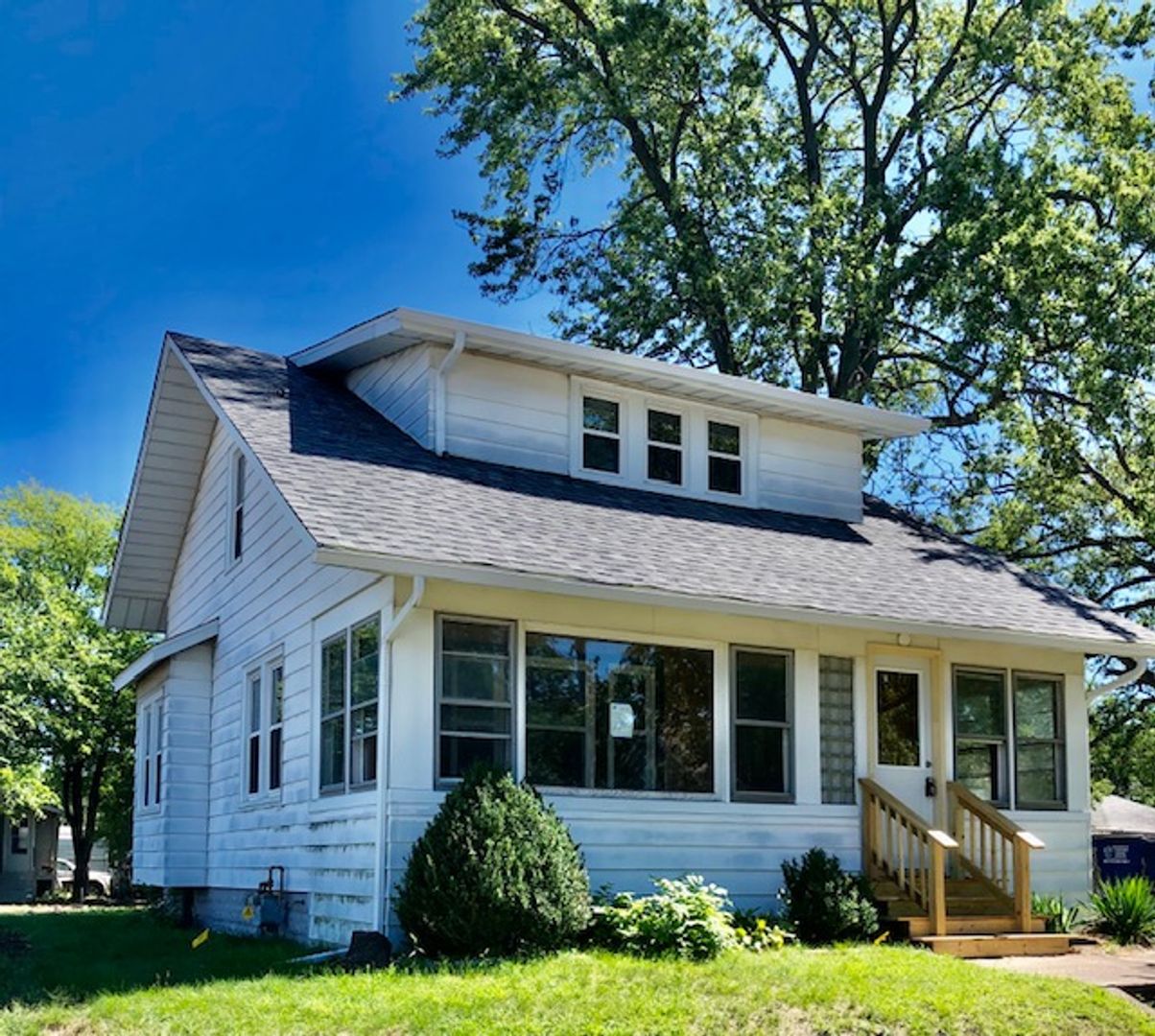 Michigan City House: 908 Elm St